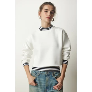 Happiness İstanbul Women's White Crew Neck Raised Crop Knitted Sweatshirt