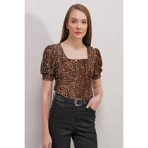 Bigdart 0409 Square Collar Knitted Blouse - C. Brown.