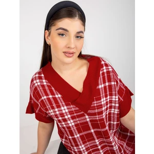 Red plaid knitted vest of larger size