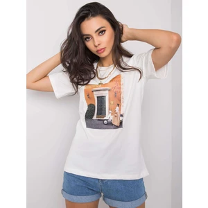 White t-shirt with a fashion print