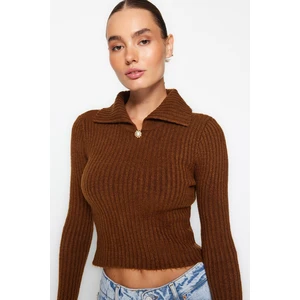 Trendyol Brown Crop Soft Textured Polo Neck Sweter z dzianiny