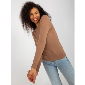 Camel smooth classic sweater with a round neckline