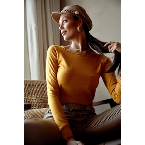 Basic knitted blouse with mustard boat neckline