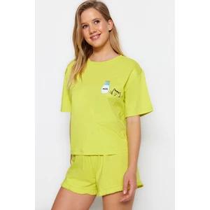 Súprava pyžama s krátkymi nohavicami a tričkom z ľahkej zelenej bavlny s potlačou od značky Trendyol