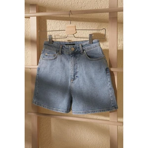 Pantaloncini da donna  Trendyol Mom Denim Shorts