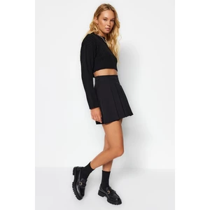 Čierna plisovaná sukňa-šortky značky Trendyol
