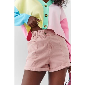 Shorts with pink cuff