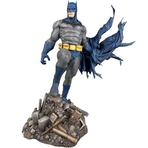 Figura Batman Defiant (DC)