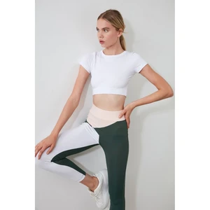 Bluzka sportowa Trendyol White Crop