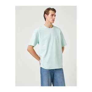 Koton Basic Oversize T-Shirt with a Crew Neck Short Sleeves.