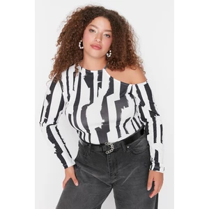 Trendyol Curve Plus Size Blouse - Black - Slim fit