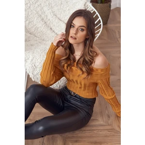 Short blouse with mustard color shoulders