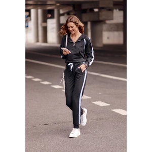 Women's tracksuit with black stripe