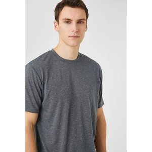 Koton Basic T-shirt with a Crew Neck Short Sleeves, Slim Fit.