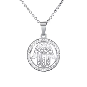 Silvego Ocelový náhrdelník s přívěskem ruky Fátimy s křišťálem KMM39914N