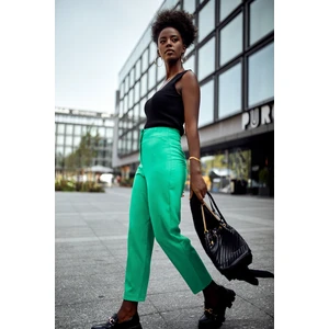 Elegant green trousers with darts