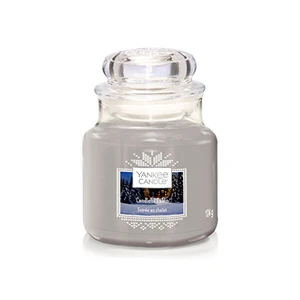 Yankee Candle Candlelit Cabin vonná sviečka Classic stredná 104 g