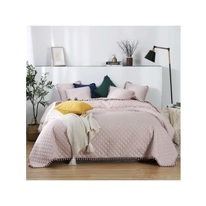 Edoti Quilted bedspread Pompoo A735