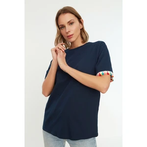 T-shirt da donna Trendyol Detailed