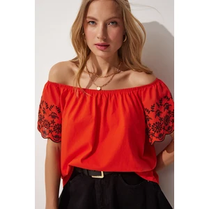 Happiness İstanbul Women's Red Carmen Collar Scalloped Knitted Blouse