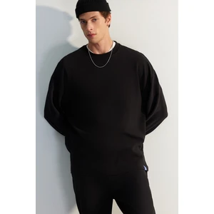 Trendyol Black Oversize/Wide-Fit Limited Edition Textured Label Detail Sweatshirt