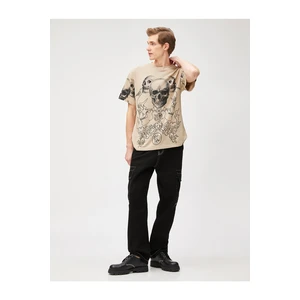 Koton Oversized T-Shirt with a Skull Print Crew Neck Short Sleeved.