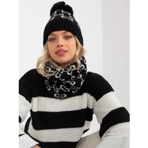 Women's winter cap black and white pattern