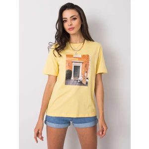 Yellow t-shirt with a fashion print