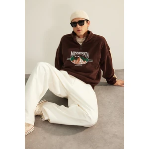 Trendyol Brown Unisex Oversize/Wide-Fit High Neck City Embroidery Fleece Sweatshirt