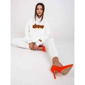 White sweatshirt set with high-waisted trousers